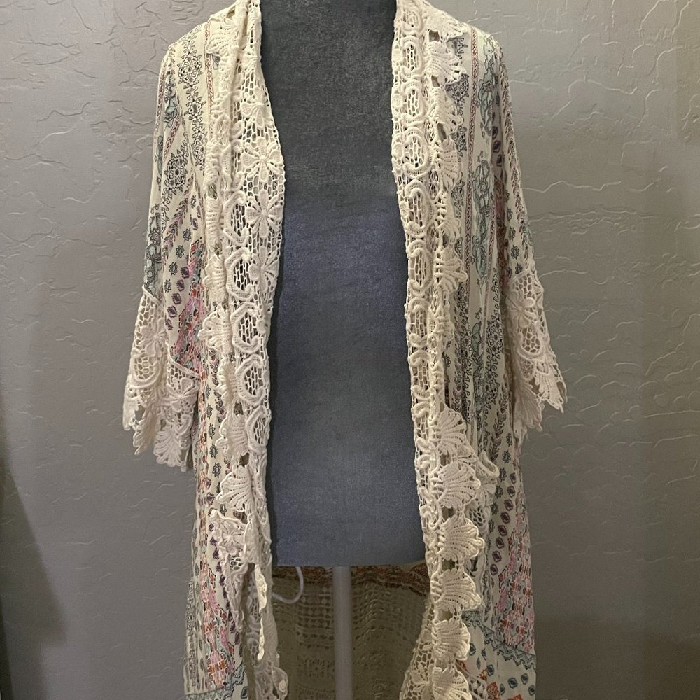 Umgee cream lace pattern cardigan kimono Size M/L